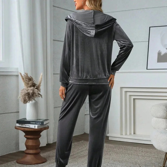 Grey Casual Women's Velvet Kangaroo Pocket Hoodie & Sweatpants Set - Picture 2 of 6